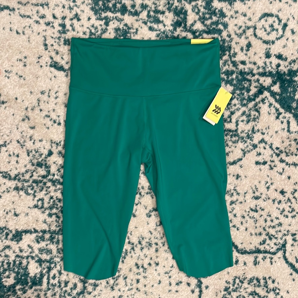 NWT All in motion Kelly green ultra high rise sculpt Capri leggings